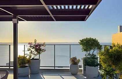 Studio Premium com Rooftop e Piscina com vista para a Baia de Todos os Santos, Portaria 24 Hr, Estacionamento, Wi-fi rápido 433Mpbs, Cozinha Compacta, Localização privilegiada próximo à praia e ao Farol da Barra - Foto 3