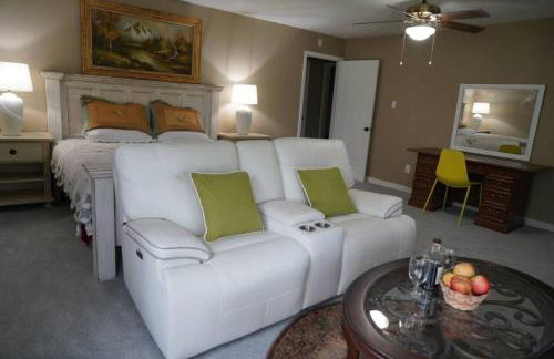 Massive lakefront home with HOT TUB - Foto 36