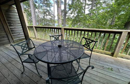 C9, Two bedroom, two bath, log-sided, lake view cottage with hot tub cottage - Foto 3