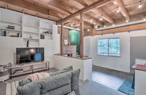 Modern and Unique Cabin with Deck by Lake Gregory! - Foto 17