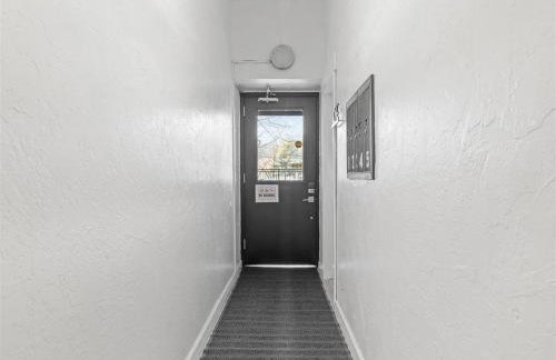 Lawrenceville Central !1 Modern and Cozy One Bedroom Apartment with Free Street Parking - Foto 15