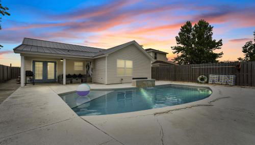 The Splash Pad Sleeps 13 w Pool Patio and Garage - Foto 4