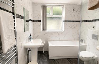 Spacious Apartment, steps away from Heaton Park - Foto 8