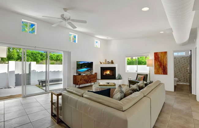 Modern Oasis w/ Pool, Patio Lounge, & Mountain Views Palo Verde by Avantstay - Foto 7