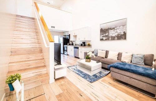 Modern 1-Bedromm Loft In Hollywood With Viwe of Hollywood Sign - Photo 1