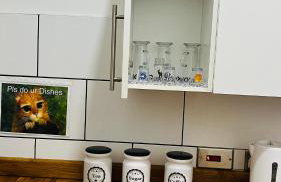 1 Bedroom Pet Friendly Apt Wd Free Wifi, Parking, Netflix & Pool Table. Sleeps 3 - Photo 70