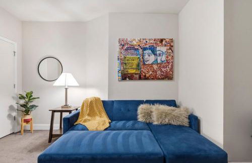 Sleeps 4! 2BR, Gym, Paid Parking, Close to Major Attractions - Foto 41