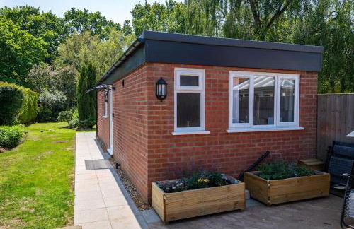 Patio lodge with forest access close to beaches - Foto 10