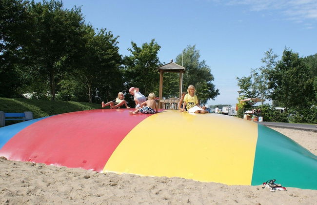 Modern Chalet With a Fireplace in a Holiday Park - Foto 15