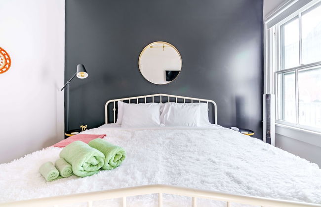 NEW Luxe Pet Friendly Free Parking Downtown - Foto 47