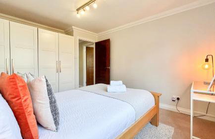 Lovely 4-Bedroom Kilburn Flat with Garden and Parking near Hampstead Heath, Abbey Road by Staylio London - Foto 26