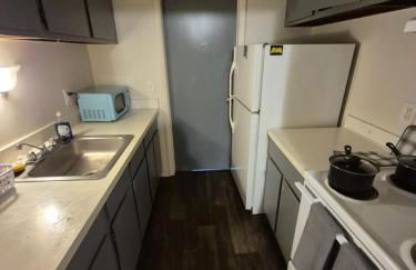 COZY STYLISH 1BR CONDO LED Ambience Private Entry Home Away From Home - Photo 3