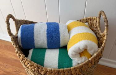 Steps to Sand Cozy 3BR Partial Ocean Views - Foto 32