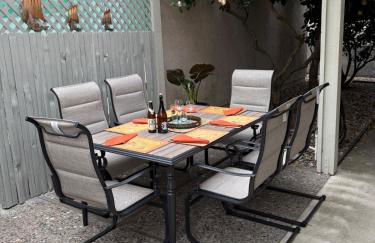 Seaside Garden Escape, A Stroll to the Beach! - Foto 12