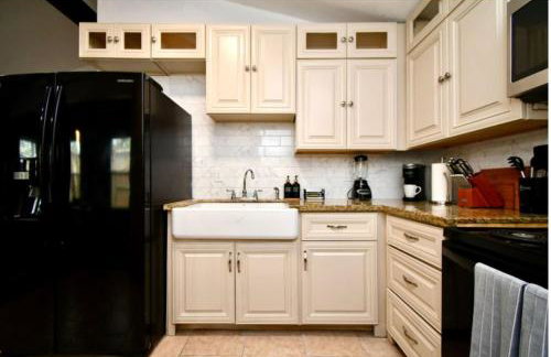 Cozy Cute Home 2BD and 1BR - Photo 8