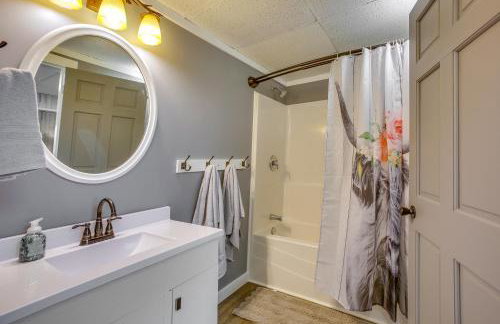 Charming Lake Ann Apartment - Walkable Location! - Foto 19