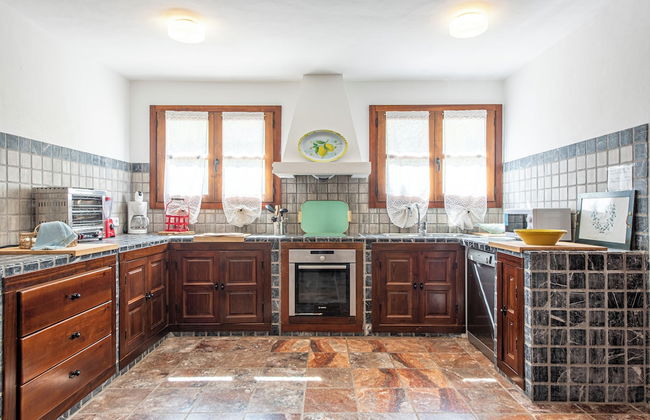 San Josep 6-bed Villa, Sleeps 14, Pool & Sea View - Photo 12