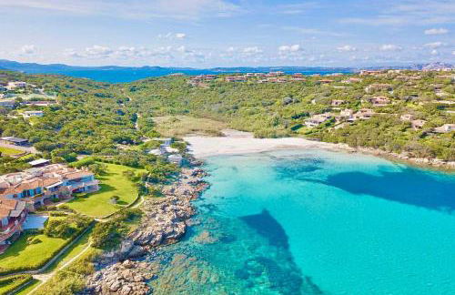 Luxury Seafront Apartment - Beach Access - Parking & WiFi - by Coral Property - Foto 59