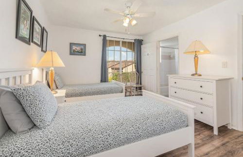 Family Home w/ Pool & Water Views, Near Disney - Foto 24