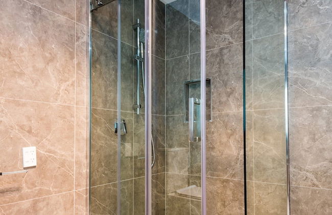 Brand New 5BR home with view of the sea - Photo 39