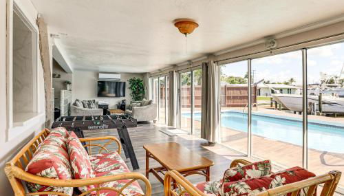 Furnished Sunroom with TV! Canal-Front Bradenton Gem - Foto 3