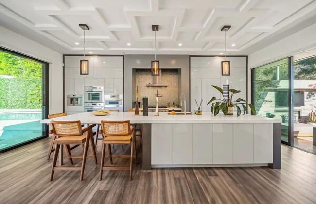 Willow Glen - Hollywood Hills Multi-level Villa With Theater & Pool - Photo 13