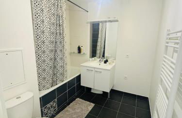 Lascano Parking GRATUIT proche Gare Aéroport Eurexpo GROUPAMA STADIUM - Foto 3