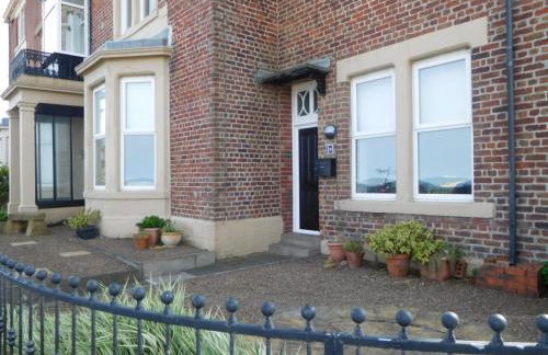 The Beach Front Apartment, Amazing Frontline Sea Views - Foto 36