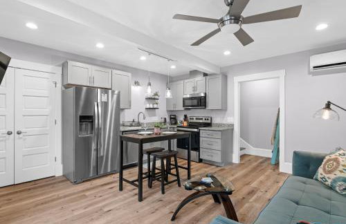 Downtown Retreat - Private Yard- Parking - Foto 16