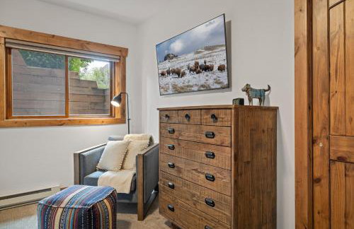 Teton Melody by KABINO Partial Air Conditioning Hot Tub FirePit Foosball Telescope Games WiFi Grill Mtn Views - Foto 36