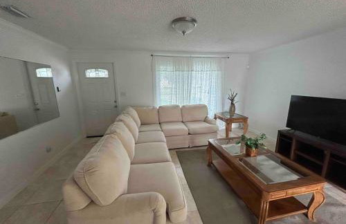 Master Bedroom w Pvt Bath in shared home - Foto 21