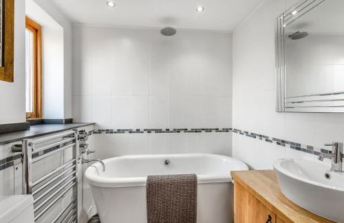 Liston Hall Barn - Photo 18