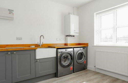 Large Modern Scenic 4 Bedroom Townhouse - Foto 8