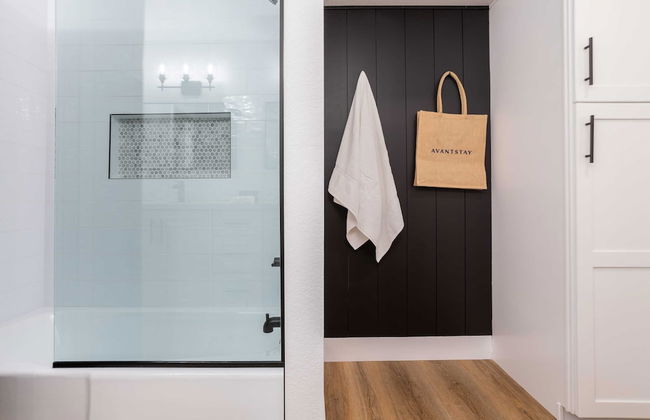 Grayhawk by Avantstay Modern Home w/ Pool, Hot Tub, Bocce, Fire Pit, Pool Table, Putt-putt & Putting Green - Foto 38