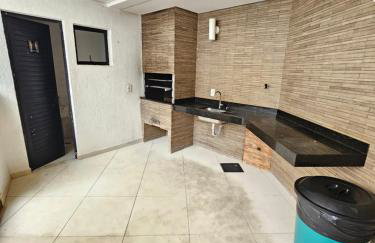 EDIFÍCIO ESSENCIALE PREMIER, 34º ANDAR, VAZADO, DE FRENTE A ENTRADA DO FLAMBOYANT SHOPPING, COM ESTACIONAMENTO GRÁTIS, COZINHA, FECHADURA ELETRÔNICA, WI-FI, TV COM ROKU, PISCINA, LAVANDERIA SEM CUSTO ADICIONAL By REI DOS FLATS - Foto 16