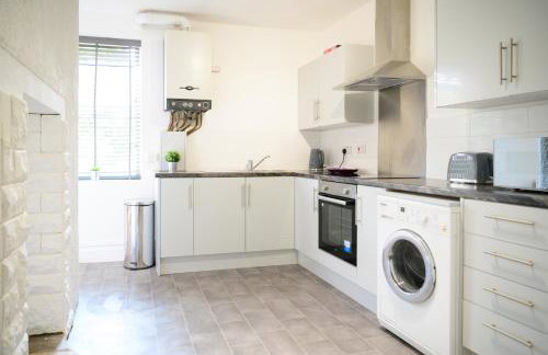 Purple Blossom, 2 bed apartment, Wi-Fi, near Didsbury, free parking - Foto 7