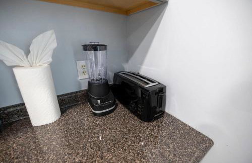 3 Min to Downtown - 10 Min to Elon - Smart TVs - Foto 31