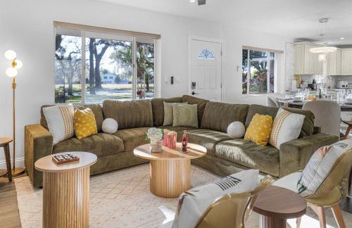 Stunning Gem Home w Heated Salt Pool & Game Room - Foto 6