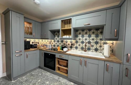 House Sleeps 8-Garden-Parking Near Barry Island - Foto 13