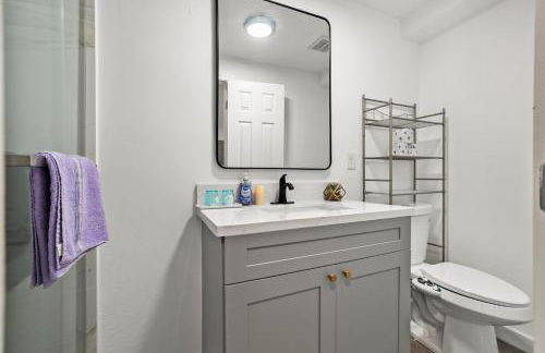 Entire Private Home with 4 Bedrooms 3 Bathrooms, King Bed, Big Yard, Prime Area, Ranch Style, Available Now - Photo 33