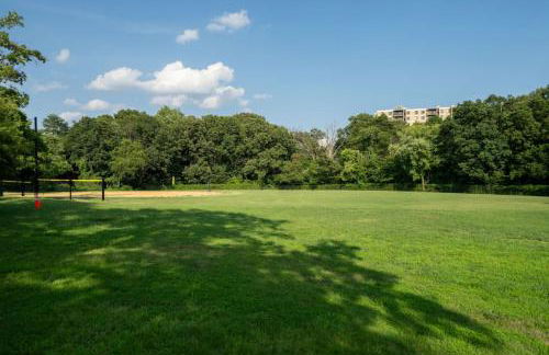 Parkside Alexandria Townhome - 3br free parking - Foto 42