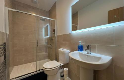 1 bed Apt close to Leeds Arena Sleeps up to 4 people F3 - Photo 13