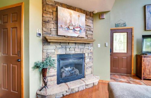 Hot Tub and Fire Pit! Lake-View Home in Blue Eye - Foto 6