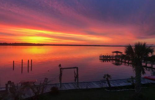 Charming Waterfront Home Fish, Boat and More! - Foto 34