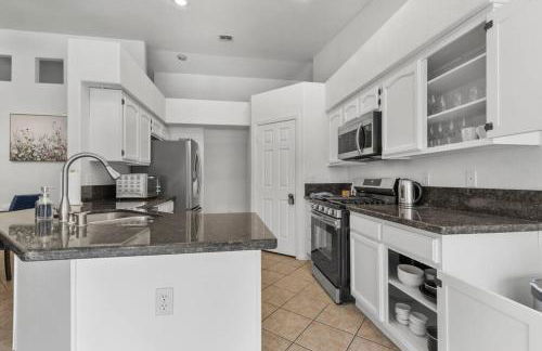 Vegas Retreats Pool, Arcade, Fun, 10min from Airport and the Strip - Foto 23