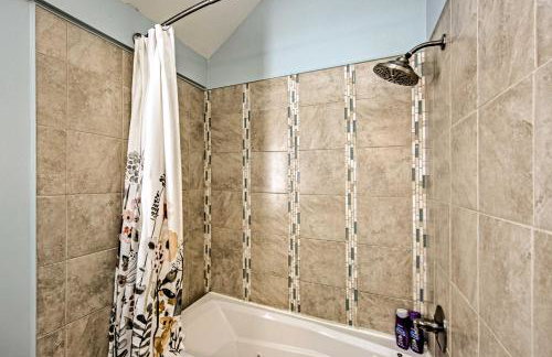 Renovated 'Carnegie Cottage' - Walk to Dtwn! - Foto 14