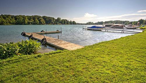 Waterfront Vandalia House with Dock on Donnell Lake! - Foto 2