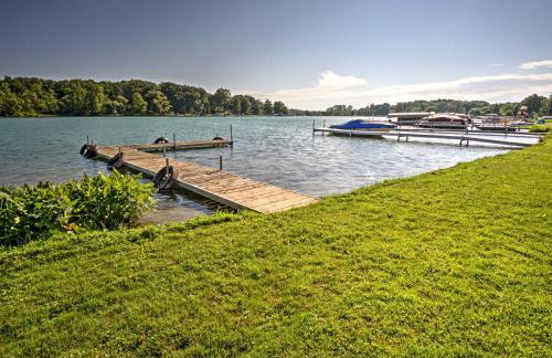 Waterfront Vandalia House with Dock on Donnell Lake! - Foto 2