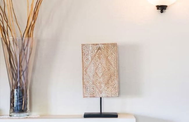 Beautiful 2 Story Manor Close to Beach and all - Foto 80