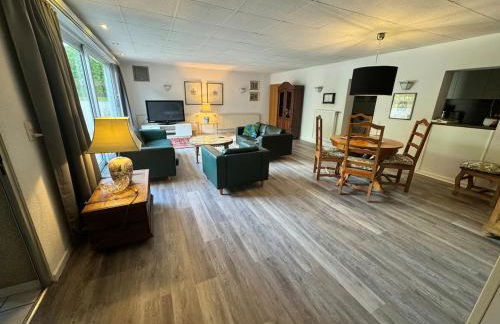 Schöne 2-Zi-Whg Küche Bad Terrasse Parken - Foto 1